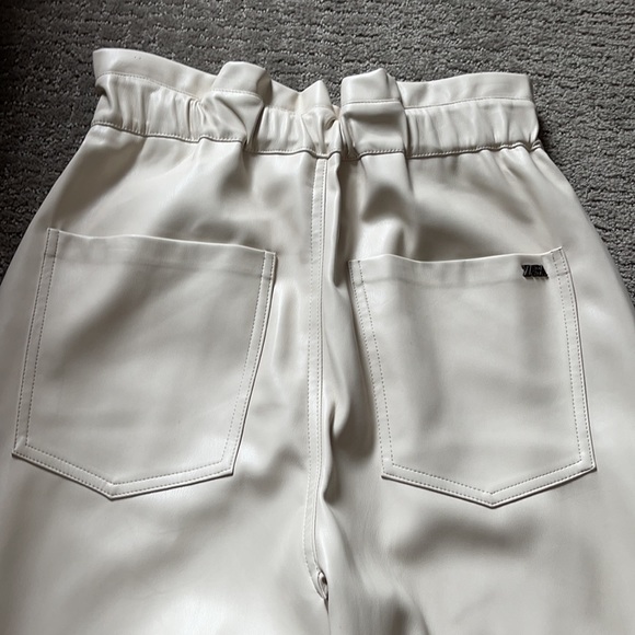Zara vegan leather paperbag pants - Picture 6 of 7